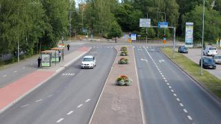 Risteysalue Hakunilan ostoskeskuksen vieressä.